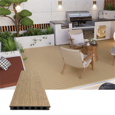 Lớp sàn WPC ngoài trời bền. Lớp sàn composite không thấm nước cấu trúc rỗng để sử dụng trong vườn và cảnh quan