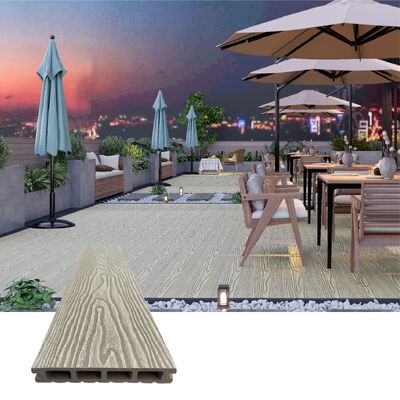 Lớp sàn WPC ngoài trời bền. Lớp sàn composite không thấm nước cấu trúc rỗng để sử dụng trong vườn và cảnh quan