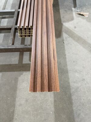 Đơn vị hóa thân thiện với môi trường trong nhà không đều lưới tản nhiệt Wpc Bảng tường 160x24