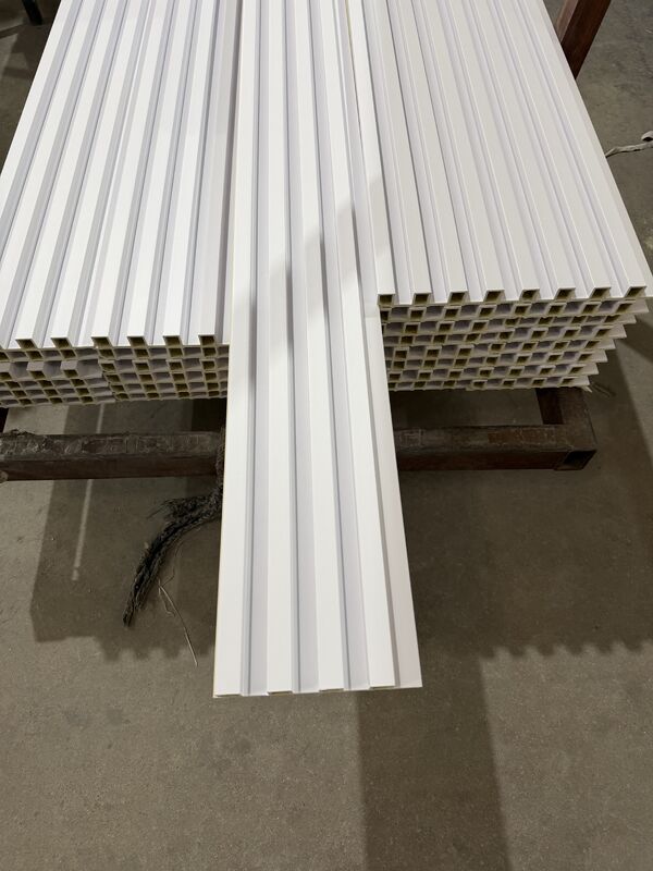 Đơn vị hóa thân thiện với môi trường trong nhà không đều lưới tản nhiệt Wpc Bảng tường 160x24