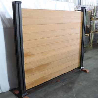 Tấm hàng rào chống nước Wpc Mateiral cho chống xoay ngoài trời