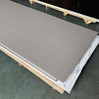 Bamboo Charcoal Wood Veneer Wall Panel UV Lớp phủ WPC Bảng kim loại