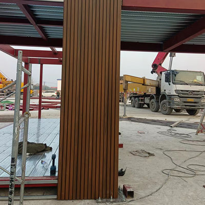 Bảng tường WPC hiện đại với kết cấu hạt gỗ cho trang trí bên ngoài